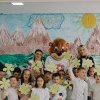 Programul de educație ecologică pentru copii Tedi și prietenii naturii. Îndrăgita mascotă Tedi a plantat și reciclat alături de copii de la grădinițe din Vatra Dornei și Șaru Dornei (foto)