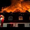 Un atelier de tâmplărie din județul Alba a luat foc: incendiul s-a extins și la o locuință și o pensiune. 26 de persoane, evacuate