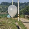 Coreea de Nord a trimis în Coreea de Sud saci plini cu gunoi, purtați de baloane