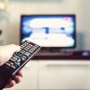 De ce au scăzut atât de mult audiențele televiziunilor în aprilie? Cine a pierdut cei mai mulți telespectatori