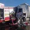 Doi pompieri au murit loviți de un TIR, în timp ce stingeau o mașină cuprinsă de flăcări, pe o autostradă din Slovacia