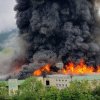Incendiu în Italia, la o fabrică de stații de încărcare pentru automobile electrice. „Nu ieșiți din case”. VIDEO