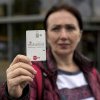 Măsurile Germaniei pentru a reduce migrația: schimbă banii cash dați solicitanților de azil cu un card special. Susținătorii migranților critică măsura