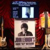 O chitară a lui John Lennon găsită într-un pod a fost vândută la licitație cu un preț record
