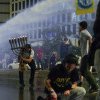 Poliția israeliană a folosit tunuri cu apă împotriva protestatarilor, între ei familiile ostaticilor ținuți de Hamas. VIDEO