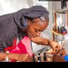 Regina manichiurii. O tânără din Nigeria a vopsit peste 4.000 de unghii în 72 de ore și așteaptă ca performanța să fie omologată de Cartea Recordurilor