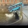 Șapte oameni au murit într-un autobuz care a căzut în râu, în centrul Sankt Petersburgului. Momentul prăbușirii de pe pod a fost filmat
