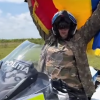 Senatoarea Diana Șoșoacă s-a filmat în uniformă militară, pe o motocicletă a poliției: „Vine, vine, cu amazoanele, hai la revoluție”