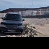 Șofer din Argeș rămas cu Land Rover-ul blocat în nisip, pe plaja din Eforie. Cu două zile înainte, un alt șofer a primit 10.000 de lei amendă