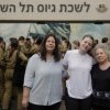 Tânăra Noga Weiss, ostatica de care se îndrăgostise un terorist Hamas, eliberată după 50 de zile de captivitate, s-a înrolat: „Mi-am dorit întotdeauna”