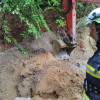 Un bărbat a murit după ce a fost prins sub un mal de pământ, când lucra la un drum forestier din Călimăneşti