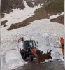 VIDEO Continuă deszăpezirea pe Transfăgărășan. Zăpada depășește 4 metri