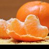 Ce se întâmplă dacă pui o jumătate de portocală în pomii din grădina ta. Trucul e genial