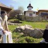 Satul din România în care oamenii trăiesc fără curent și telefoane, doar cu credință: „Dacă te rogi cu dragoste, ține și de foame”