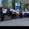 Angajații din cadrul Agenției pentru Protecția Mediului Bacău protestează împotriva discriminării salariale
