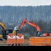 Are și Umbrărescu un „Dorel”! Mai multe localități au rămas fără apă, după ce o conductă de pe traseul Autostrăzii A7 a fost spartă cu excavatorul