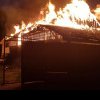 FOTO! Un incendiu devastator a cuprins o gospodărie din Asău, în Vinerea Mare