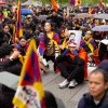Dictatorul chinez, Xi Jinping, a fost primit la Paris de un protest al tibetanilor: „Ți-a trecut timpul, nu totalitarismului chinezesc”
