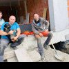 Intervenție de 8 ore pentru salvarea unui câine blocat într-o vizuină sub fundația unei case