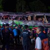 Tragedie pe insula Java: 9 elevi și un profesor au murit într-un accident cu autobuzul școlar