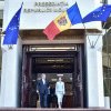 (foto) Comisarul European pentru Buget și Administrație, prezent la Chișinău, a primit „Ordinul de Onoare” din partea Maiei Sandu