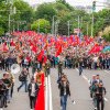 (foto) Igor Dodon: Circa 30 mii de cetățeni au participat la marşul Victoriei. Memoria oamenilor nu poate fi ştearsă, chiar dacă unii îşi doresc asta