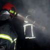 Incendiu pe strada Albișoara din capitală: Un bărbat, transportat la spital cu arsuri grave