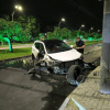 (video) Accident nocturn la Botanica: Un bărbat, rănit după ce a intrat cu Hyundai-ul într-un pilon electric