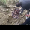 (video) L-a îngropat de viu: Un bărbat din Glodeni, scos de sub pământ unde a stat înjunghiat 4 zile. Un tânăr, suspect și de omorul unei femei, reținut