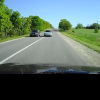 (video) Manevră periculoasă pe traseu: Momentul în care un șofer iese pe contrasens și e la un pas de a intra frontal în alt automobil