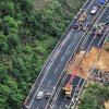 Autostradă prăbușită în China: 36 de morți și peste 30 de răniți