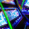 Un tânăr de 18 ani a încercat să jefuiască o sală de jocuri de noroc, dar a plecat cu mâna goală