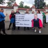Protest în faţa Palatului Cotroceni: ”Raport de mandat / M-am plimbat / V-am trădat / Furtul l-am legalizat”