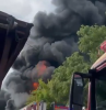 (VIDEO) Bacău: Mesaj RO-ALERT în urma unui incendiu la un depozit de mase plastice din municipiu