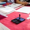 Șase din zece tineri români vor să participe la alegerile din 9 iunie/ Site-urile de știri și rețelele de socializare, printre sursele principale de informare politică pentru tineri, arată un sondaj INSCOP