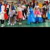 FOTO: Costume cuceritoare din deșeuri reciclabile, la Școala „Artemiu Publiu Alexi” Sângeorz Băi! Cei mai creativi elevi s-au ales cu premii