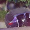 Un șofer e 69 de ani a intrat violent cu mașina în capul de pod de pe contrasens