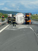 Accident spectaculos pe A1! O autocisternă cu oțet s-a răsturnat/ Foto