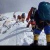 Alpinistul Adrian Ahriţculesei a revenit în ţară după ce a cucerit Everestul