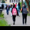Copii de clasă pregătitoare, terorizați și abuzați de un coleg de 7 ani: Părinții refuză să-i mai ducă pe elevi la școală