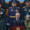 FOTO – Țoți oamenii președintelui, în varianta rusească: Putin, înconjurat de ofițeri din unitățile acuzate de atrocități în Ucraina la parada de Ziua Victoriei