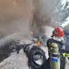 Incendiu uriaș într-o parcare de tiruri: Zeci de cauciucuri au luat foc