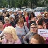 Romanian Parliament staff unions show solidarity with gov't secretariat staff protest on low salaries