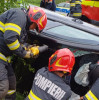 Șofer decedat și pasager inconștient, după ce o mașină și o cisternă s-au ciocnit într-un sat din Prahova
