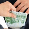 Ultimă oră – Angajat al Primăriei Bacău, prins în flagrant după ce a primit 6.000 de euro mită: a fost pus sub control judiciar