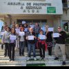 FOTO Protest la APM Alba: Angajații au ieșit în fața instituției și au afișat mesaje legate de solicitări salariale