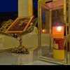 FOTO-VIDEO: A fost adusă Lumina Sfântă de la Ierusalim, la Catedrala Încoronării din Alba Iulia. Programul slujbelor de Paște 2024