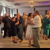 FOTO-VIDEO: Moment emoționant la ”Nunta de aur” 2024 de la Alba Iulia. Surpriza pe care i-a făcut-o un bărbat, soției sale