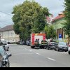 FOTO VIDEO: Pompierii din Alba Iulia, alertați cu privire la un stâlp de electricitate care a luat foc