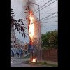 VIDEO ȘTIREA TA: Un stâlp de curent a ars ca o torță în centrul municipiului Alba Iulia. Mai multe străzi nu au avut curent